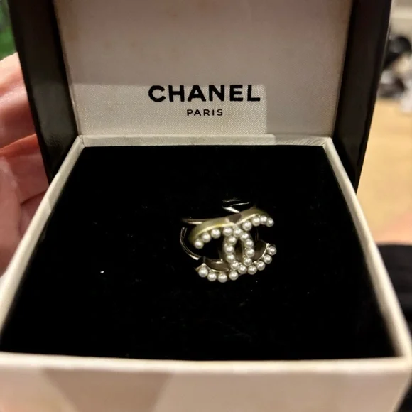 CHANEL silver tone Ring with Pearl Accents size 7 adjustable - Picture 1 of 8